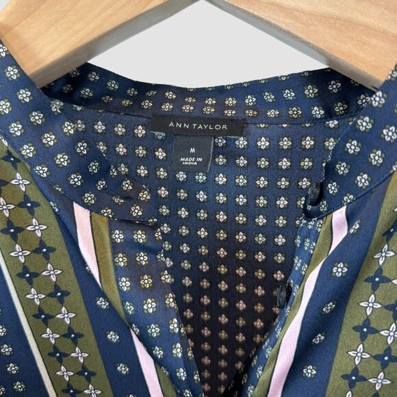 Womens Short Sleeved Ann Taylor Blouse - Picture 6 of 7